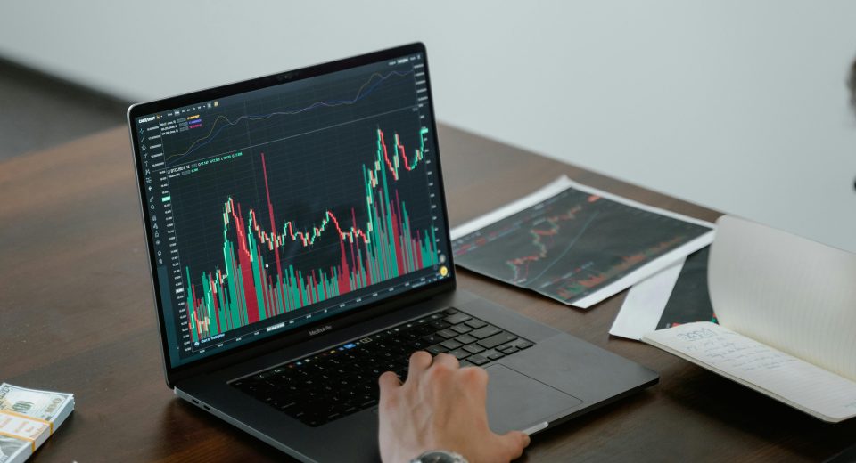 «Умные деньги» на инвестиционном рынке: стратегии крупных игроков